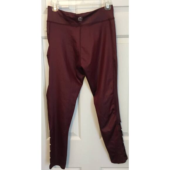 NWT Daisy Fuentes Fit, Medium Leggings With Side Seam Cut Outs - Picture 2 of 6